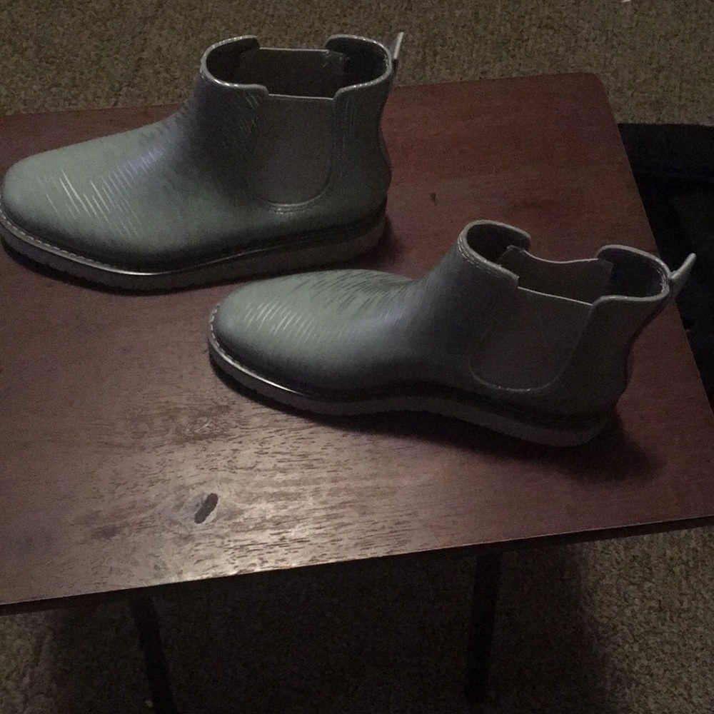Limited edition cougar and Jill Malek rain ankle boots - Picture 3 of 10